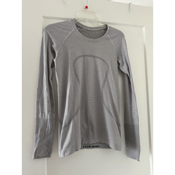 Lululemon Swiftly Tech 2.0 Long Sleeve Size 6 - Picture 1 of 3